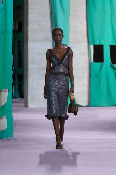 Look 19